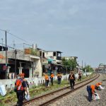 KAI Daop 8 Selenggarakan Bersih Lintas Jalur KA Antara Stasiun Surabaya Pasar Turi – Stasiun Kandangan. Foto: viralsumsel.com