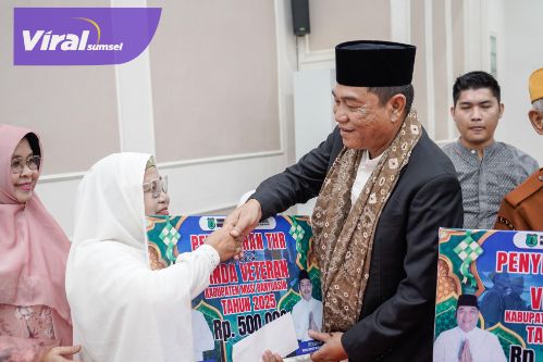 Bupati Muba Berikan Santunan Simbolis Kepada Dua Anggota LVRI dan Open House Bersama Masyarakat. Foto : viralsumsel.com /dev