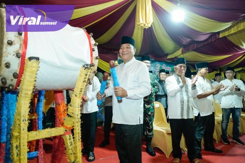 Bupati H M Toha Lepas Ratusan Kendaraan Hias yang Ikuti Pawai Takbir Idul Fitri. Foto : viralsumsel.com /dev