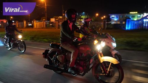 Bupati Muchendi Keliling Naik Motor Pantau Keamanan Malam Takbiran. Foto : viralsumsel.com /zep