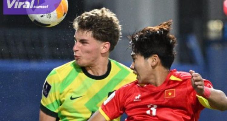 Pertandingan Timnas Vietnam U-17 vs Australia U-17 pada laga perdana Piala Asia U-17 2025. Foto ; igafc