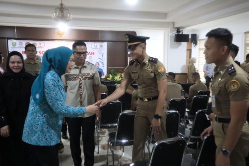 Feby Deru Harapkan Aksi Donor Darah Rutin Digelar Untuk Memenuhi Kebutuhan Stok Darah Bagi Pasien Operasi dan Cuci Darah. Foto : humas pemprov