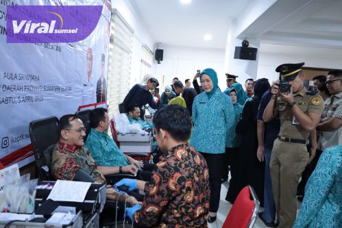 Feby Deru Harapkan Aksi Donor Darah Rutin Digelar Untuk Memenuhi Kebutuhan Stok Darah Bagi Pasien Operasi dan Cuci Darah. Foto : humas pemprov