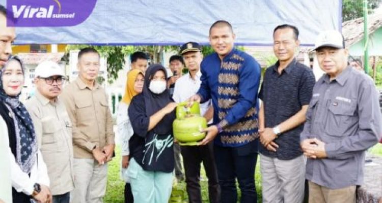Wawako Prabumulih Tinjau Langsung Operasi Pasar Gas LPG 3 Kg, Pastikan Stok Aman dan Harga Stabil Jelang Lebaran. Foto : viralsumsel.com /man