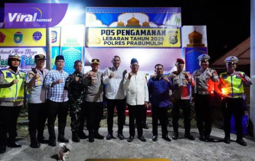 Malam Takbiran, Wali Kota dan Wakil Wali Kota Prabumulih Pantau Keamanan Lewat Vidcon dan Tinjau Langsung Titik PAM. Foto : viralsumsel.com /man