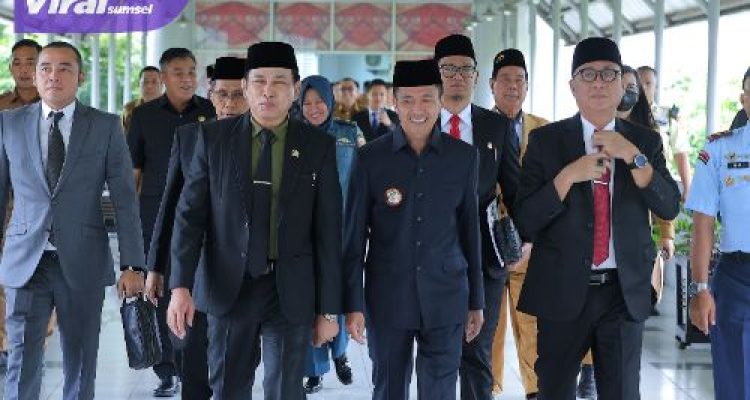 Wali Kota Ratu Dewa Hadiri Rapat Paripurna Penyampaikan Pandangan Umum dari Fraksi - Fraksi. Foto : viralsumsel.com /nto
