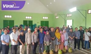 Gas Murah Cuma Rp18.500! Pemkot Prabumulih Gelar Operasi Pasar di Desa Sinar Rambang. Foto : viralsumsel.com /man