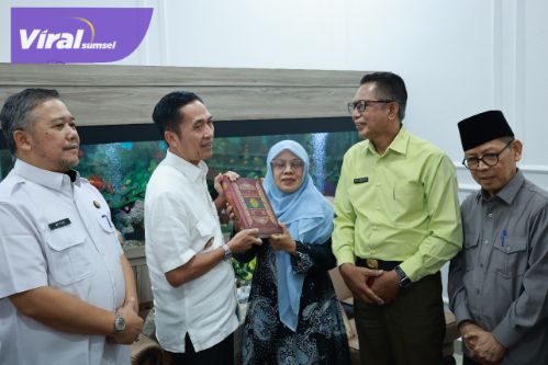 Dukung Kearifan Lokal, Ratu Dewa Dukung Terjemahan Al Quran Bahasa Palembang. Foto : viralsumsel.com /nto
