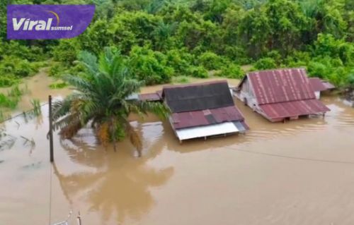 Banjir Meluas di Desa Peninggalan Kecamatan Tungkal Jaya, Ratusan Warga Dievakuasi dan Arus Lalu Lintas Palembang-Jambi Lumpuh. Foto : fb