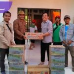 Pemdes Berlian Makmur Tunjukkan Aksi Nyata di Tengah Bencana, Bantu Korban Banjir di Desa Peninggalan Tungkal Jaya. Foto : viralsumsel.com