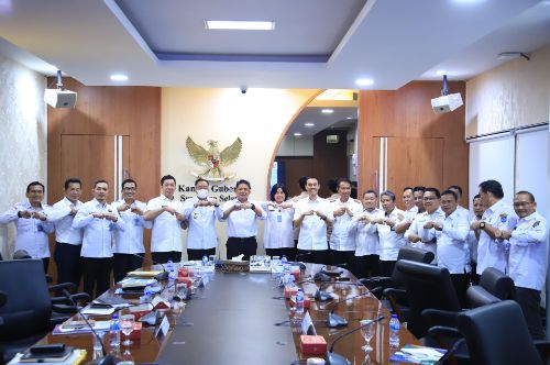 Gubernur Herman Deru Bersama Wagub Cik Ujang Simak Paparan Bupati OKI Terkait Usulan BKBK Kepada Pemprov Sumsel Tahun 2025. Foto : humas pemprov