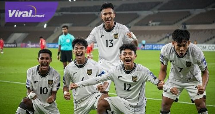 Para pemain Timnas Indonesia U-17 selebrasi usai mengalahkan Afganistan U-17 pada laga pamungkas penyisihan Grup C Piala Asia U-17 2025. Foto : igpssi