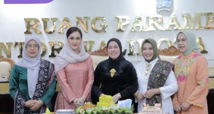 Pringati Hari Kartini, DWP Kota Palembang Gelar Lomba Make Up dan Best Costume. Foto : viralsumsel.com /nto