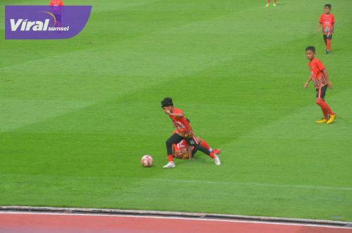 SSB Palembang Soccer Skills Gelar Latihan di Stadion Bumi Sriwijaya yang Baru Diresmikan Presiden Prabowo. Foto : viralsumsel.com