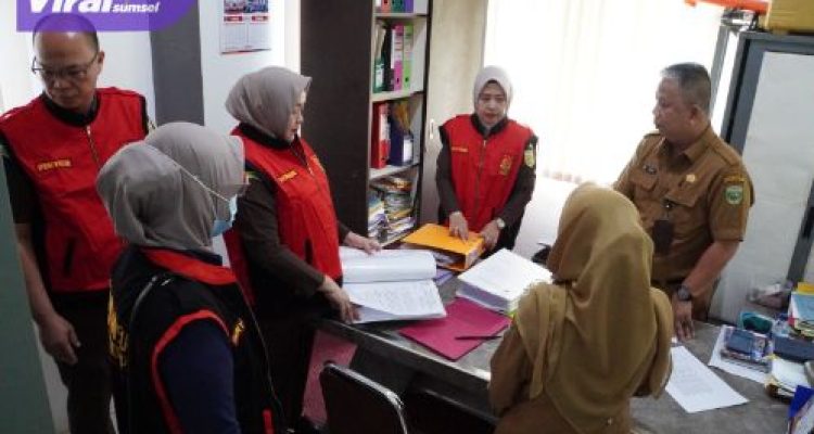 Viral ,Kejati Sumsel Geledah Tiga Kantor Terkait Skandal Pasar Cinde, Termasuk Bapeda dan Kantor Sekretariat Daerah Kota Palembang. Foto : viralsumsel.com /ril