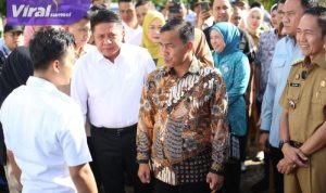 Gubernur Herman Deru Dampingi Menteri Kependudukan dan Pembangunan Keluarga/BKKBN RI Lakukan Pemberian MBG Untuk Ibu Hamil di Palembang. Foto : humas pemprov