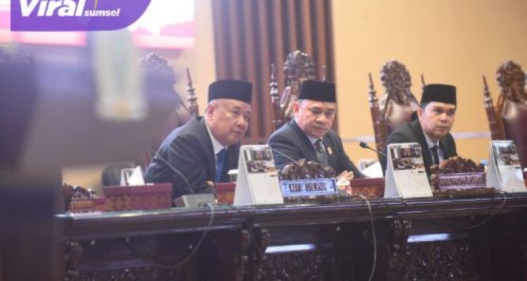 Wagub Cik Ujang Simak Laporan Pembahasan Pansus DPRD Terhadap LKPJ Gubernur TA 2024. Foto : humas pemprov