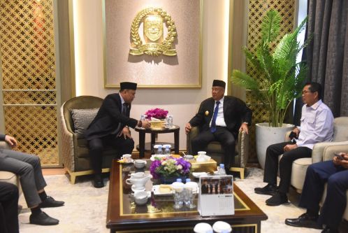 Wagub Cik Ujang Simak Laporan Pembahasan Pansus DPRD Terhadap LKPJ Gubernur TA 2024. Foto : humas pemprov