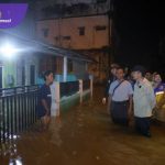Tiga Jam Kelilingi, Puluhan Rumah Tergenang, Ratu Dewa Temukan Titik Permasalah Banjir di Jalan SMB. Foto : viralsumsel.com /nto