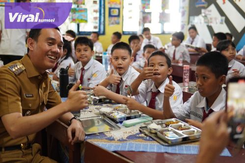 MBG di OKI Dimulai, Dorong Pertumbuhan Ekonomi Lokal. Foto : viralsumsel.com /zep