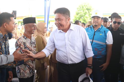 Setelah Sekian Lama Diperjuangkan, Gubernur Herman Deru Akhirnya Resmi Nyalakan Listrik PLN di Lima Desa di Kecamatan Keluang Muba. Foto : viralsumsel.com /win