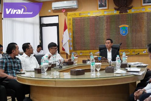 Undang Waskita, Bupati OKI Muchendi Dorong Operasional Exit Tol Jejawi. Foto : viralsumsel.com /zep