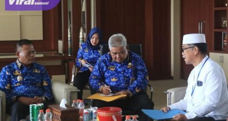 Alumni Haji Temui Wali Kota! Ini Pesan Khusus H. Arlan untuk IPHI Prabumulih. Foto : viralsumsel.com /man