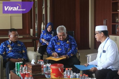 Alumni Haji Temui Wali Kota! Ini Pesan Khusus H. Arlan untuk IPHI Prabumulih. Foto : viralsumsel.com /man