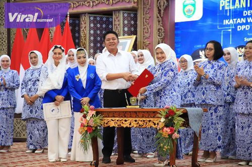 Gubernur Herman Deru Harapkan IWAPI Sumsel Menjadi Mentor Bagi Pengusaha Perempuan di Daerah. Foto : viralsumsel.com /viralsumsel.com /win