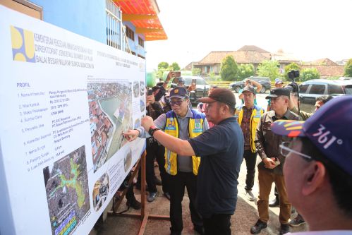 Kolaborasi Atasi Banjir, Gubernur Sumsel dan Wali Kota Palembang Tinjau Stasiun Pengendali Banjir Sungai Bendung. Foto : viralsumsel.com /win