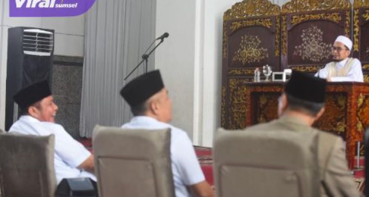 Gubernur Herman Deru dan Wagub Cik Ujang Hadiri Tabligh Akbar Satu Hari Bersama Al- Qur'an Bareng Ustadz Adi Hidayat. Foto : viralsumsel.com /win