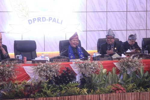 Gubernur Herman Deru Bersama Ketua TP PKK Sumsel Feby Deru Hadiri Paripurna HUT Kabupaten Pali ke-12 Tahun 2025. Foto : humas pemprov