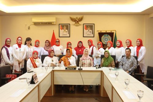 Ketua TP PKK Sumsel Febrita Lustia HD Harapkan Keberadaan Perempuan Indonesia Maju Berkontribusi Dalam Mensejahterakan Masyarakat Sumsel. Foto : viralsumsel.com /win