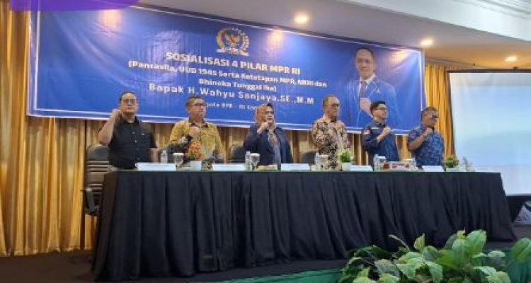 H. Wahyu Sanjaya Ajak Pemuda Karang Taruna Muara Enim Jadi Pelopor Penguatan Nilai Kebangsaan Lewat Sosialisasi 4 Pilar MPR RI. Foto : viralsumsel.com /win