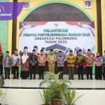 Sekda Edward Candra Resmi Lantik Panitia Penyelenggara Ibadah Haji Embarkasi Palembang 2025. Foto : viralsumsel.com /win
