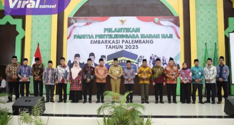 Sekda Edward Candra Resmi Lantik Panitia Penyelenggara Ibadah Haji Embarkasi Palembang 2025. Foto : viralsumsel.com /win