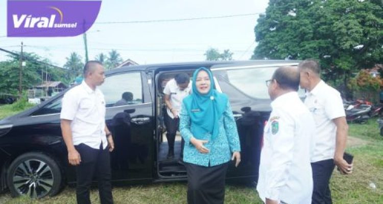 Pemkot Prabumulih Gelar Pasar Murah untuk Pengendalian Inflasi di Lapangan Voli Samping SMK Abadi Kelurahan Gunung Ibul. Foto : viralsumsel.com /man