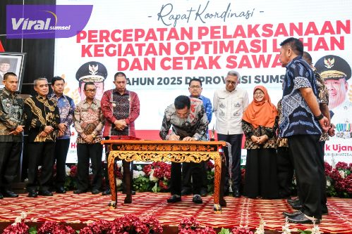 Pemkab Muba Siap Dukung Swasembada Pangan, Bupati Toha Tanda Tangani Kontrak SID Tahun 2025. Foto : viralsumsel.com /dev