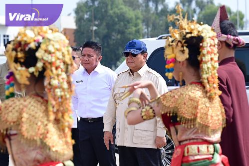 Gubernur Herman Deru Dampingi Presiden Prabowo Lakukan Tanam Padi Serentak 14 Provinsi Se-Indonesia di Desa Simpang Pelabuhan Dalam Ogan Ilir. Foto : viralsumsel.com /man