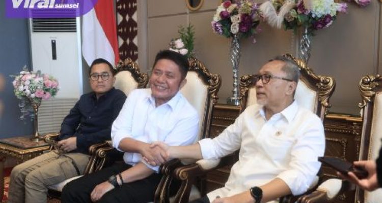 Menkopangan RI Zulhas Takjub Gubernur Herman Deru Sulap Rawa Tempat Buaya Menjadi Sawah Produktif. Foto : viralsumsel.com /win