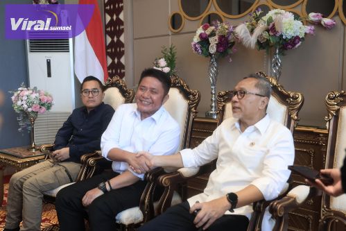 Menkopangan RI Zulhas Takjub Gubernur Herman Deru Sulap Rawa Tempat Buaya Menjadi Sawah Produktif. Foto : viralsumsel.com /win