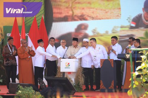 Gubernur Herman Deru Dampingi Presiden Prabowo Resmikan Program GERINA dan Penanaman Padi Serentak Bersama 14 Provinsi Secara Nasional. Foto : viralsumsel.com /win
