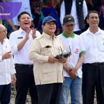 Presiden Prabowo Tebar Benih Padi Dengan Teknologi Drone Pada Lahan Oplah 105 Ribu Hektar di Ogan Ilir. Foto : viralsumsel.com /win