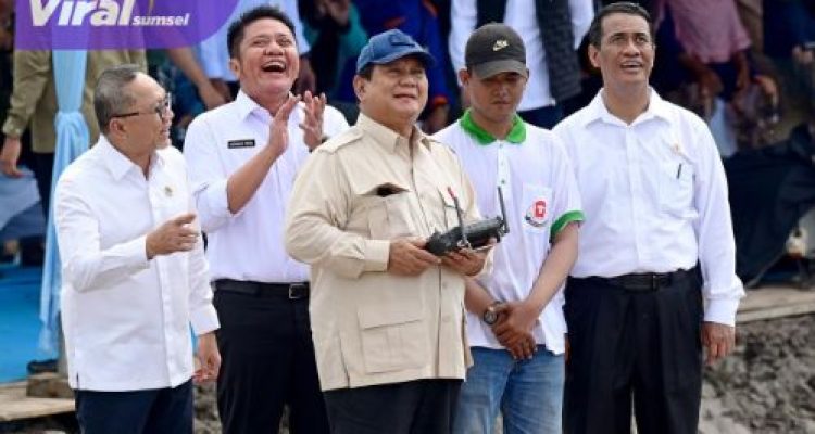 Presiden Prabowo Tebar Benih Padi Dengan Teknologi Drone Pada Lahan Oplah 105 Ribu Hektar di Ogan Ilir. Foto : viralsumsel.com /win