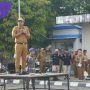 Wakil Wali Kota Prabumulih, Franky Nasril, S.Kom., M.M pimpin apel mingguan di halaman Kantor Wali Kota Prabumulih, pada Senin pagi, 28 April 2025. Foto : viralsumsel.com /ril