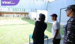 Wakil Walikota Palembang, Prima Salam Ikut Latihan Menembak. Foto : viralsumsel.com /nto