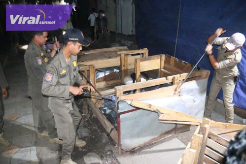 Pemkot Palembang “Gercep” Tertibkan PKL di Pasar 16 Ilir: Jalan dan Saluran Dikembalikan ke Fungsi Semula. Foto : viralsumsel.com /nto