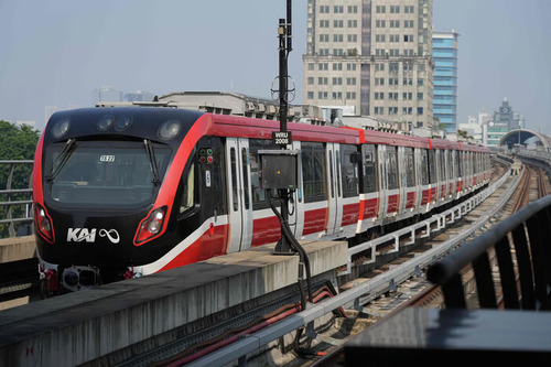 Tarif Mulai Rp5.000, LRT Jabodebek Jadi Pilihan Nyaman untuk Libur Long Weekend 18-20 April 2025. Foto : viralsumsel.com