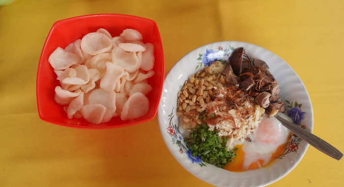 Mengapa Bubur Ayam Jakarta 46 Menjadi Favorit Warga Surabaya? foto: viralsumsel.com