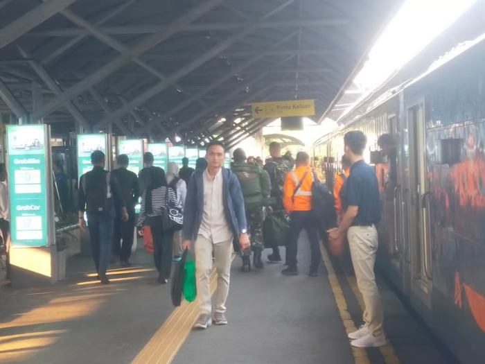 178 Ribu Penumpang Manfaatkan Layanan Kereta Api Daop 8 Surabaya Saat Libur Panjang Waisak. Foto: viralsumsel.com